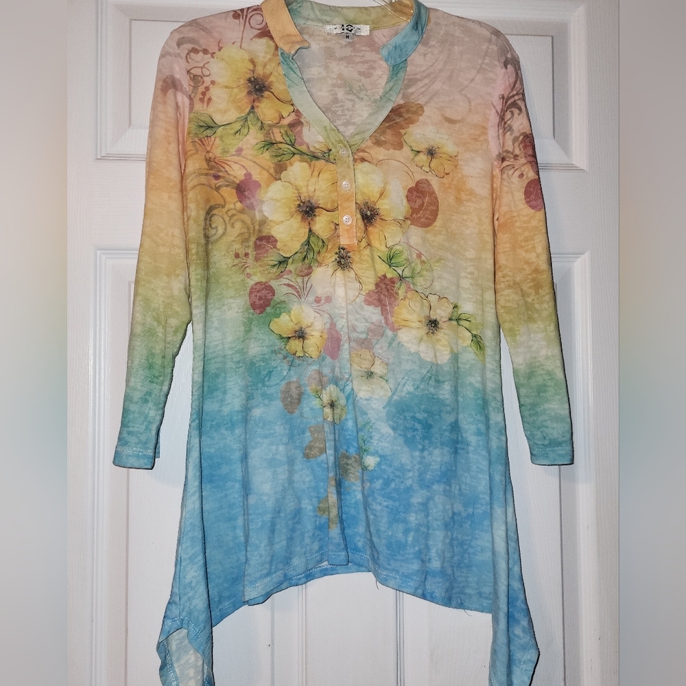 Floral Watercolor Asymmetrical Hem Burnout Shirt‎ Women's Size Medium Pastel